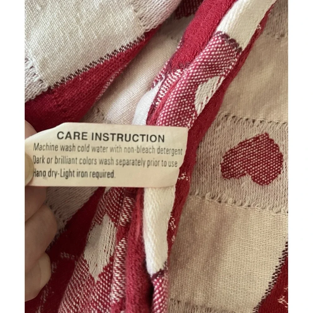 Vtg Avon Fashions Red Heart Round Tablecloth fabric 100% cotton 58